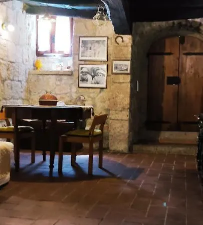 La Chascona Di Farnese Casa Di Tufo Nel Borgo Apartamento Exterior foto
