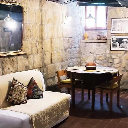 La Chascona Di Farnese Casa Di Tufo Nel Borgo Apartamento Exterior foto