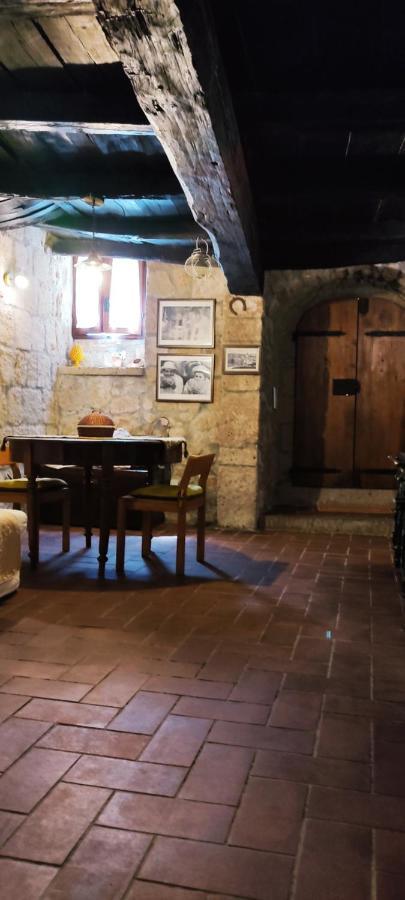 La Chascona Di Casa Di Tufo Nel Borgo Farnese